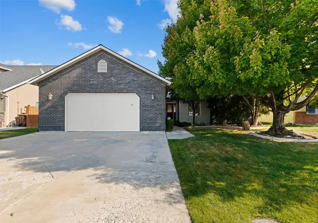Photo 1 of Single family home for sale at 705 S 87th Avenue, Yakima, WA 98908 | MLS# NWM2597019 | Listing updated on 2026-10-23
