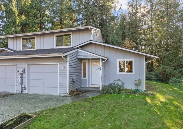 Photo 3 of Townhouse for sale at 3410 134th Place SW #B, Lynnwood, WA 98087 | MLS# NWM2597022 | Listing updated on 2026-10-26