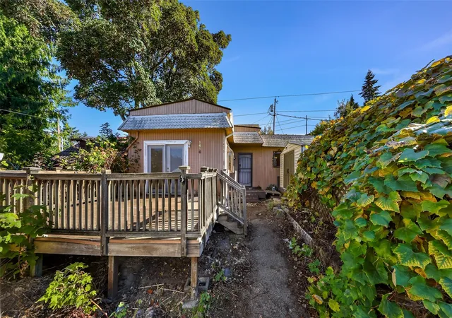 Photo 3 of Single family home for sale at 1456 Franklin St, Bellingham, WA 98225 | MLS# NWM2597045 | Listing updated on 2026-10-26