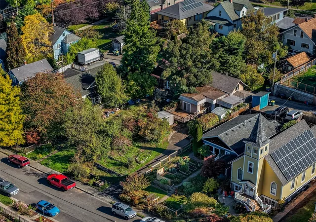 Photo 4 of Single family home for sale at 1456 Franklin St, Bellingham, WA 98225 | MLS# NWM2597045 | Listing updated on 2026-10-26