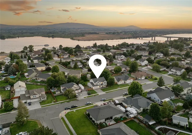 Photo 2 of Single family home for sale at 10412 Willow Way, Pasco, WA 99301 | MLS# NWM2597056 | Listing updated on 2026-10-22