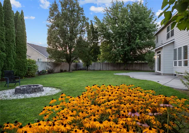 Photo 3 of Single family home for sale at 10412 Willow Way, Pasco, WA 99301 | MLS# NWM2597056 | Listing updated on 2026-10-22