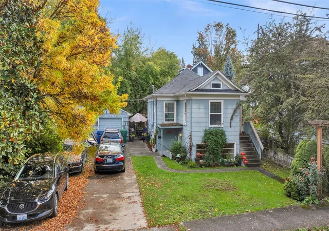 Photo 3 of Single family home for sale at 3852 Courtland Pl S, Seattle, WA 98118 | MLS# NWM2597080 | Listing updated on 2026-10-22