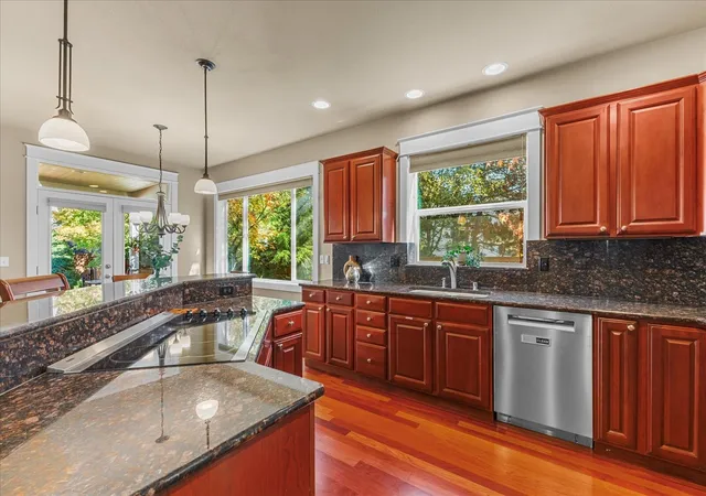 Photo 4 of Single family home for sale at 7274 Rosemount Cir, Tacoma, WA 98465 | MLS# NWM2597129 | Listing updated on 2026-10-23
