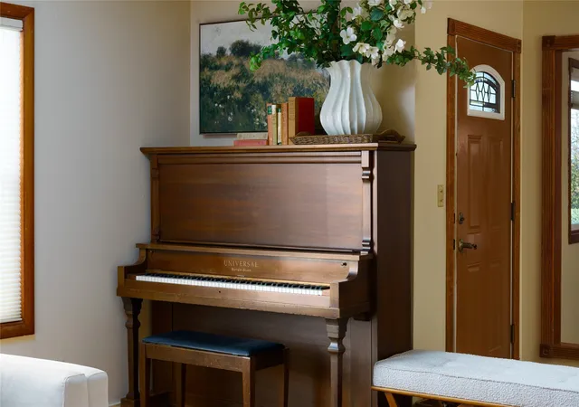 Photo 2 of Single family home for sale at 1119 Longview Ave, Anacortes, WA 98221 | MLS# NWM2597135 | Listing updated on 2026-10-26
