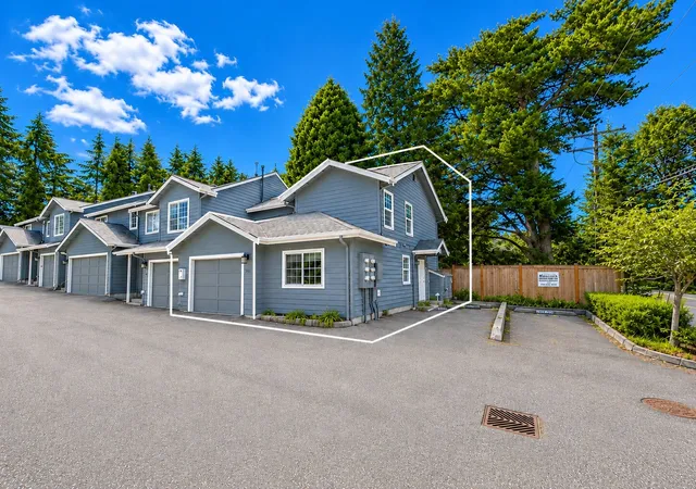 Townhouse for sale at 15633 44th Avenue W #B-1, Lynnwood, WA 98087 | MLS# NWM2597140