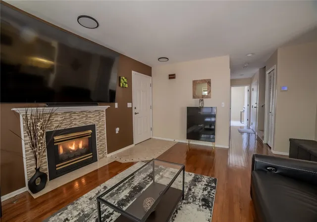 Photo 4 of Townhouse for sale at 15633 44th Avenue W #B-1, Lynnwood, WA 98087 | MLS# NWM2597140 | Listing updated on 2026-10-23