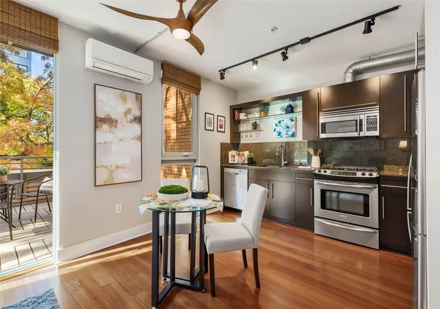 Photo 4 of Condo for sale at 530 Broadway E #201, Seattle, WA 98102 | MLS# NWM2597145 | Listing updated on 2026-10-23