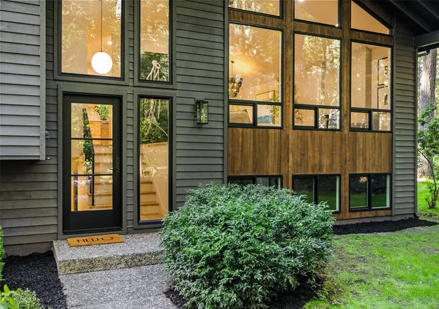 Photo 2 of Single family home for sale at 18113 194th Avenue NE, Woodinville, WA 98077 | MLS# NWM2597147 | Listing updated on 2026-10-26