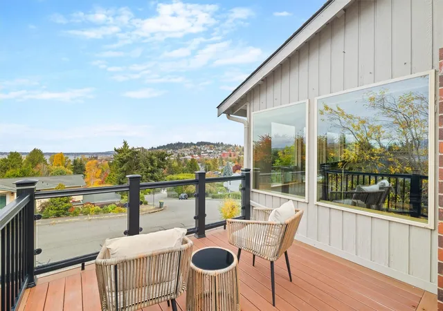 Photo 2 of Single family home for sale at 222 Bayside Rd, Bellingham, WA 98225 | MLS# NWM2597167 | Listing updated on 2026-10-27
