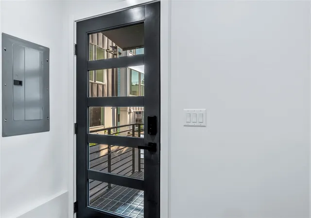 Photo 2 of Townhouse for sale at 12510 35th Avenue Ne #D, Seattle, WA 98125 | MLS# NWM2597182 | Listing updated on 2026-10-23