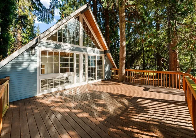 Photo 4 of Single family home for sale at 1407 Shuksan Dr, Camano Island, WA 98282 | MLS# NWM2597206 | Listing updated on 2026-10-23