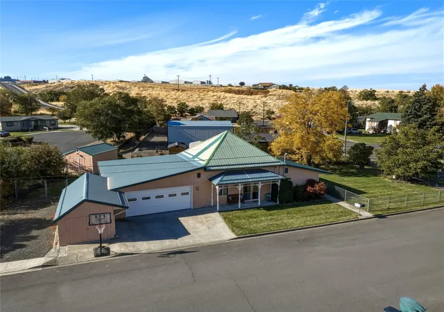 Single family home for sale at 1804 Walnut St, Milton Freewater, OR 97862 | MLS# NWM2597219