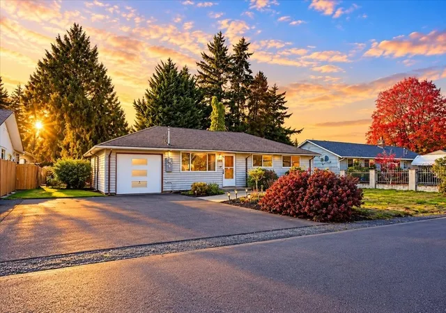Photo 4 of Single family home for sale at 1215 Queen Ave NE, Renton, WA 98056 | MLS# NWM2597222 | Listing updated on 2026-10-23