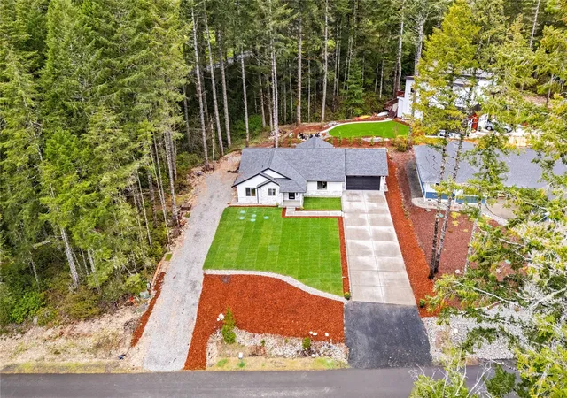 Photo 3 of Single family home for sale at 850 E Vine St, Union, WA 98592 | MLS# NWM2597231 | Listing updated on 2026-10-23