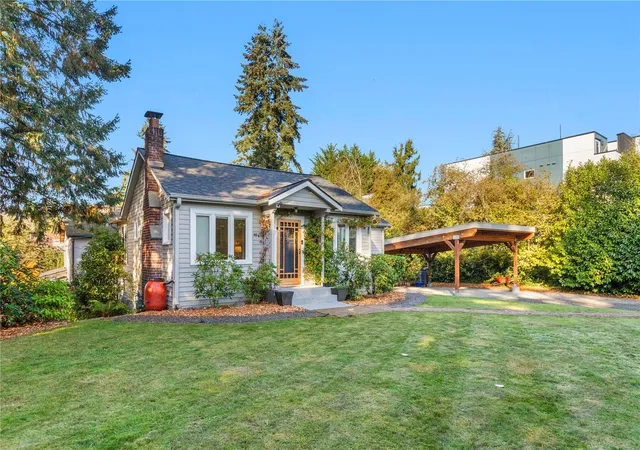 Photo 4 of Single family home for sale at 12305 14th Avenue NE, Seattle, WA 98125 | MLS# NWM2597257 | Listing updated on 2026-10-23