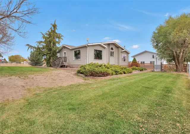 Photo 2 of Manufactured home for sale at 165 Ne Dungan Rd E, Creston, WA 99117 | MLS# NWM2597286 | Listing updated on 2026-10-28
