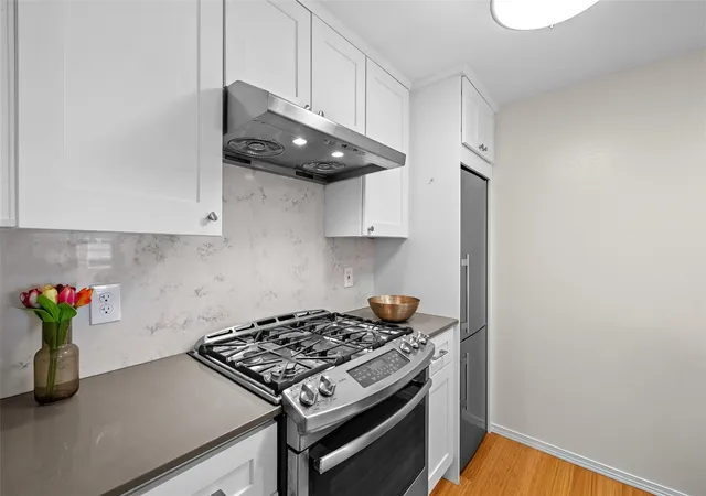 Photo 4 of Condo for sale at 520 2nd Avenue W #201, Seattle, WA 98119 | MLS# NWM2597295 | Listing updated on 2026-10-23