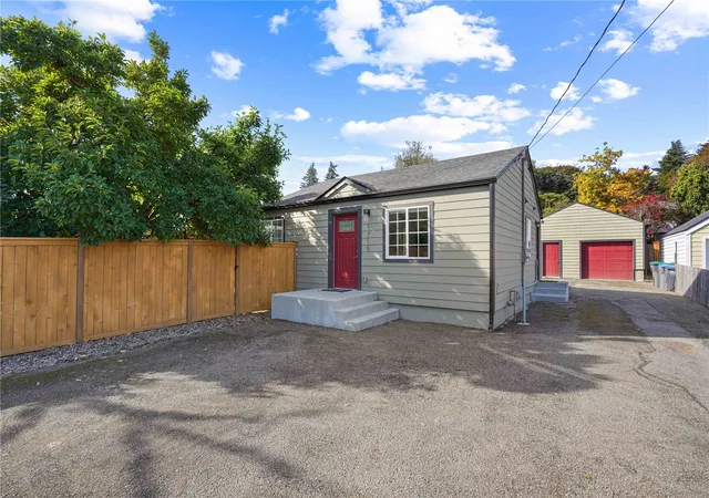 Photo 1 of Single family home for sale at 1715 Snyder Ave, Bremerton, WA 98312 | MLS# NWM2597315 | Listing updated on 2026-10-23