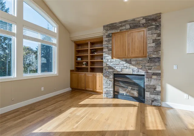 Photo 4 of Single family home for sale at 10529 SE 300th Street, Auburn, WA 98092 | MLS# NWM2597323 | Listing updated on 2026-10-26