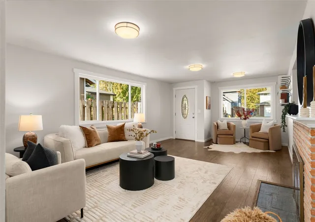 Photo 2 of Single family home for sale at 1009 SW 125th Street, Seattle, WA 98146 | MLS# NWM2597338 | Listing updated on 2026-10-24