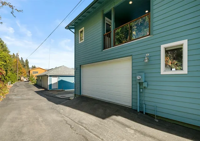 Photo 2 of Single family home for sale at 9810 S Lakeshore Rd, Chelan, WA 98816 | MLS# NWM2597382 | Listing updated on 2026-10-29