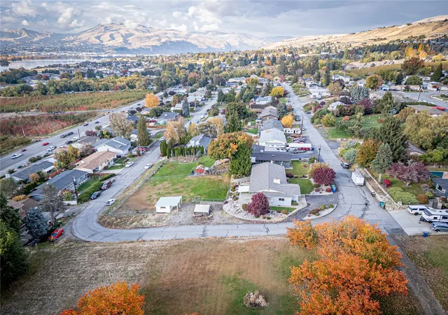 Photo 2 of Single family home for sale at 1602 N Aurora Ave, East Wenatchee, WA 98802 | MLS# NWM2597386 | Listing updated on 2026-10-29