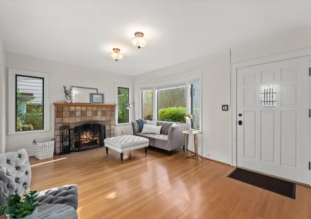 Photo 2 of Single family home for sale at 7530 Roosevelt Way NE, Seattle, WA 98115 | MLS# NWM2597391 | Listing updated on 2026-10-23
