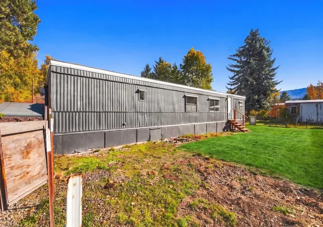 Photo 3 of Manufactured home for sale at 1020 Mcdonald Rd #20, Cle Elum, WA 98922 | MLS# NWM2597393 | Listing updated on 2026-10-22