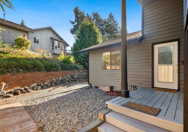 Photo 3 of Single family home for sale at 27835 38th Place S, Auburn, WA 98001 | MLS# NWM2597397 | Listing updated on 2026-10-23