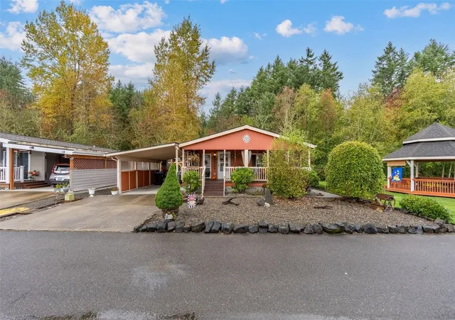 Photo 3 of Manufactured home for sale at 1101 Scheuber S #18, Centralia, WA 98531 | MLS# NWM2597406 | Listing updated on 2026-10-28