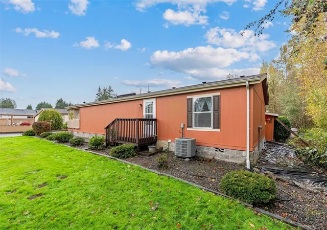 Photo 4 of Manufactured home for sale at 1101 Scheuber S #18, Centralia, WA 98531 | MLS# NWM2597406 | Listing updated on 2026-10-28