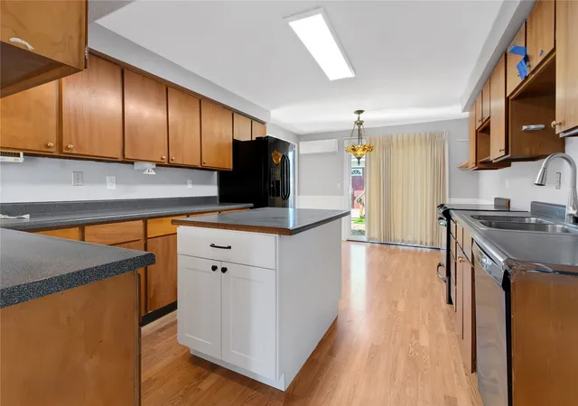 Photo 3 of Single family home for sale at 6224 S Prospect St, Tacoma, WA 98409 | MLS# NWM2597421 | Listing updated on 2026-10-29