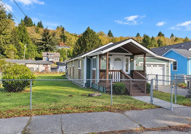 Photo 1 of Single family home for sale at 117 W Eklund Ave, Hoquiam, WA 98550 | MLS# NWM2597438 | Listing updated on 2026-10-23