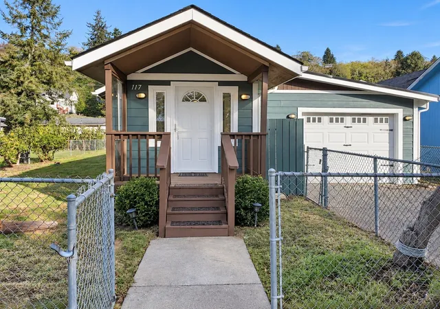 Photo 2 of Single family home for sale at 117 W Eklund Ave, Hoquiam, WA 98550 | MLS# NWM2597438 | Listing updated on 2026-10-23
