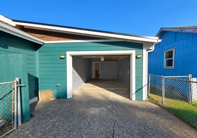 Photo 3 of Single family home for sale at 117 W Eklund Ave, Hoquiam, WA 98550 | MLS# NWM2597438 | Listing updated on 2026-10-23