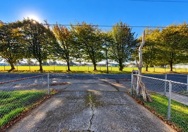 Photo 4 of Single family home for sale at 117 W Eklund Ave, Hoquiam, WA 98550 | MLS# NWM2597438 | Listing updated on 2026-10-23