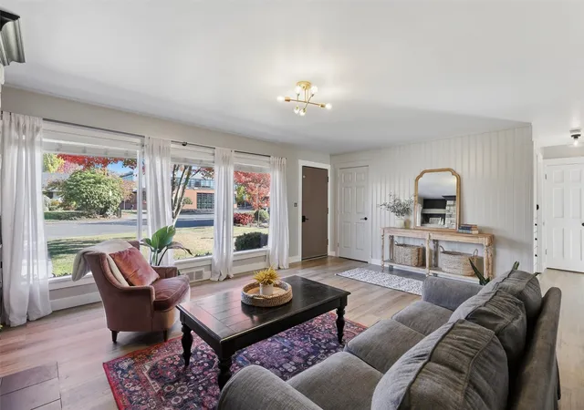 Photo 3 of Single family home for sale at 722 Wetmore Ave, Everett, WA 98201 | MLS# NWM2597447 | Listing updated on 2026-10-26
