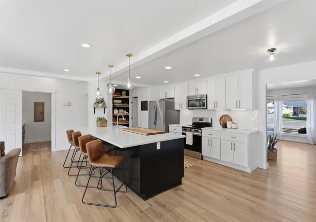 Photo 4 of Single family home for sale at 722 Wetmore Ave, Everett, WA 98201 | MLS# NWM2597447 | Listing updated on 2026-10-26