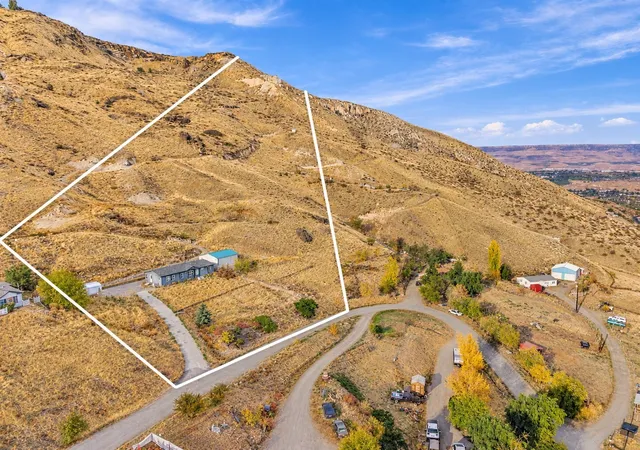 Photo 1 of Single family home for sale at 3570 Pinnacle Pl, Wenatchee, WA 98801 | MLS# NWM2597482 | Listing updated on 2026-10-23