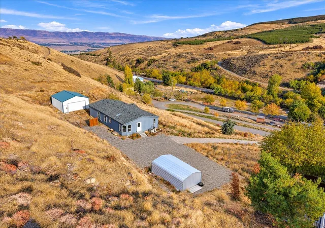 Photo 2 of Single family home for sale at 3570 Pinnacle Pl, Wenatchee, WA 98801 | MLS# NWM2597482 | Listing updated on 2026-10-23