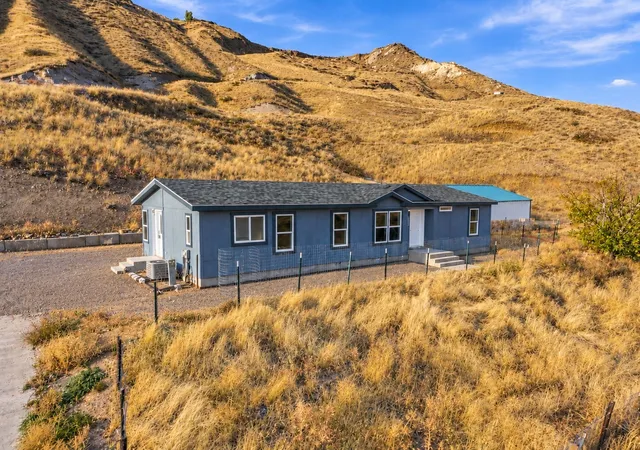 Photo 3 of Single family home for sale at 3570 Pinnacle Pl, Wenatchee, WA 98801 | MLS# NWM2597482 | Listing updated on 2026-10-23