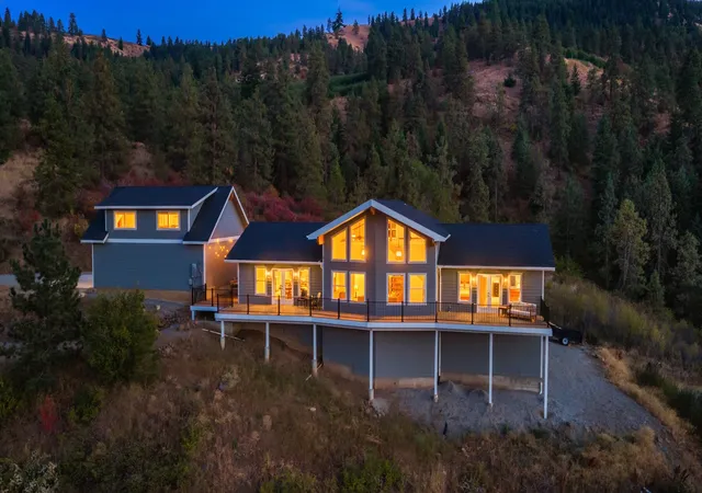 Photo 3 of Single family home for sale at 5342 Whispering Ridge Dr, Wenatchee, WA 98801 | MLS# NWM2597494 | Listing updated on 2026-10-27