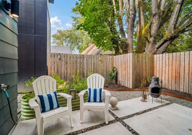 Photo 1 of Townhouse for sale at 731 S Southern St #6, Seattle, WA 98108 | MLS# NWM2597502 | Listing updated on 2026-10-23