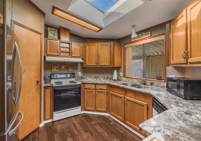 Photo 2 of Manufactured home for sale at 1402 Ne 22nd Street #551, Auburn, WA 98002 | MLS# NWM2597508 | Listing updated on 2026-10-23