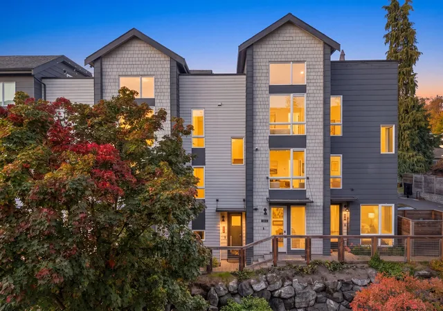 Photo 1 of Townhouse for sale at 304 N 107th Street, Seattle, WA 98133 | MLS# NWM2597510 | Listing updated on 2026-10-23