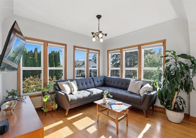 Photo 4 of Single family home for sale at 606 1st Street, Snohomish, WA 98290 | MLS# NWM2597521 | Listing updated on 2026-10-22