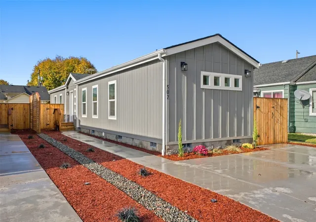 Manufactured home for sale at 507 S 5th Avenue, Kelso, WA 98626 | MLS# NWM2597523