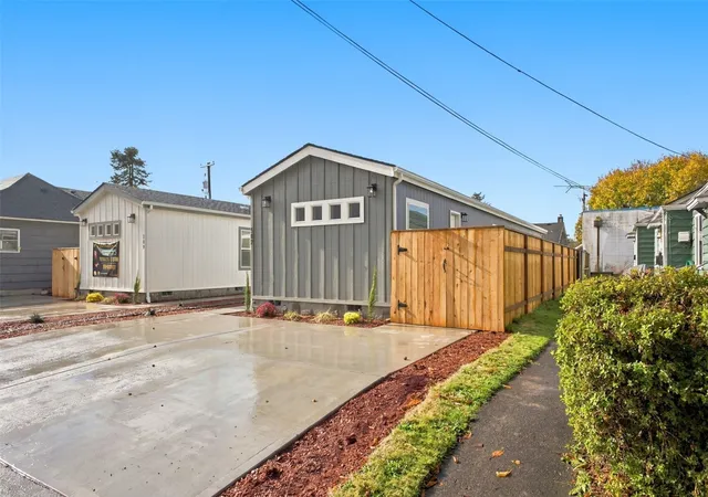 Photo 4 of Manufactured home for sale at 507 S 5th Avenue, Kelso, WA 98626 | MLS# NWM2597523 | Listing updated on 2026-10-31