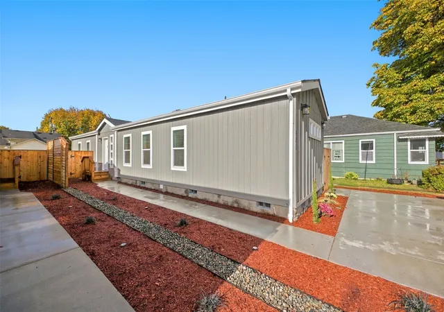 Photo 3 of Manufactured home for sale at 507 S 5th Avenue, Kelso, WA 98626 | MLS# NWM2597523 | Listing updated on 2026-10-31